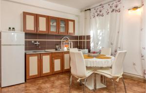 2 Bedroom Gorgeous Apartment In Pula 