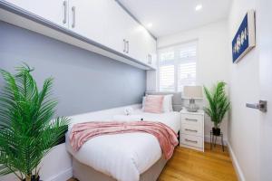 5 Bedroom Home, London, Games Room , Pool Table , Air Hockey Weekly & Monthly Offers with Free Parking