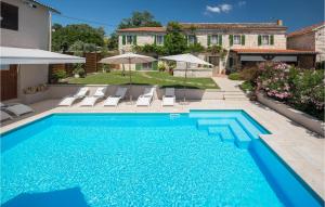 Holiday Home Tinjan 56