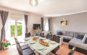 Four-Bedroom Holiday Home In Grubine