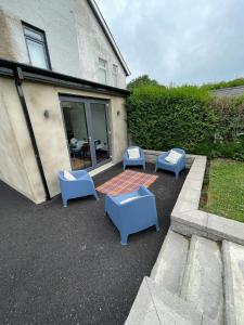 Cheerful 2 bed house on Causeway Coastal Route with parking