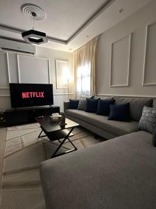 Modern & Cozy Apartment - 2