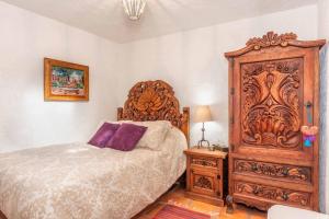 2BD Charming colonial home with terrace view