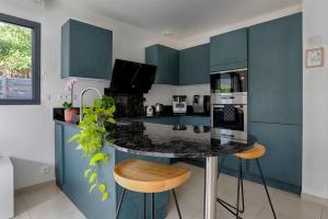 Villas Maison neuve & lumineuse avec jacuzzi privatif : photos des chambres