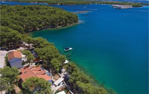 Six-Bedroom Holiday Home In Sibenik