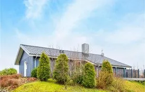 Lovely Home In Hadsund With Kitchen - Haslevgårde