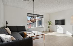 3 Bedroom Cozy Home In Sønder Felding