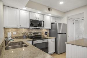 819 Harbour Point - Steel Magnolia on the Bay