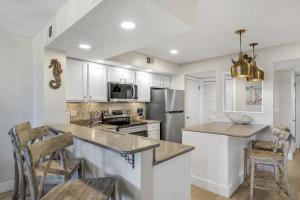 819 Harbour Point - Steel Magnolia on the Bay