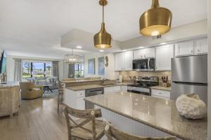 819 Harbour Point - Steel Magnolia on the Bay