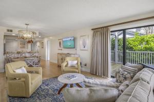 819 Harbour Point - Steel Magnolia on the Bay