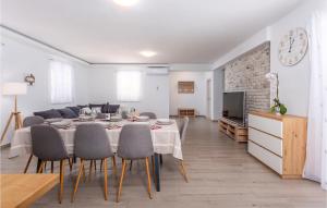 Stunning Home In Kras With Wifi 