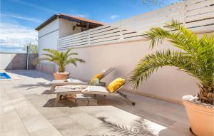 2 Bedroom Lovely Home In Musalez