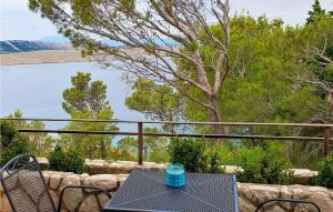 Lovely Apartment In Jadranovo With Wifi