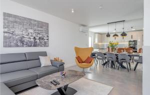 Stunning Home In Plano