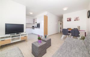 2 Bedroom Stunning Apartment In Trogir