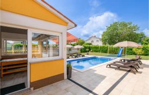 3 Bedroom Stunning Home In Labin 