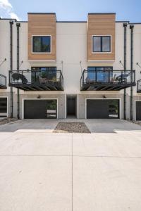 Okoboji Lakeside Retreat in Arnolds Park