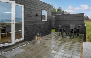 Stunning Apartment In Væggerløse