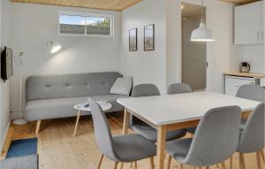 Stunning Apartment In Væggerløse