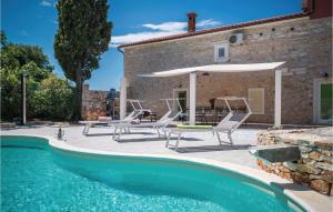 5 Bedroom Cozy Home In Galizana