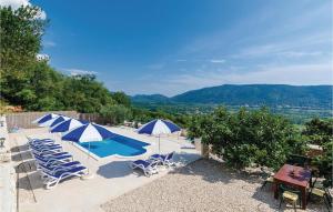 Five-Bedroom Holiday Home In Lovorno