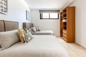 6-8 Guests - Mistiq Cabo