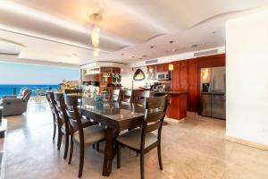 Penthouse in Cabo - Private Rooftop Pool