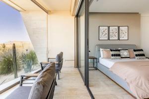 6-8 Guests - Mistiq Cabo