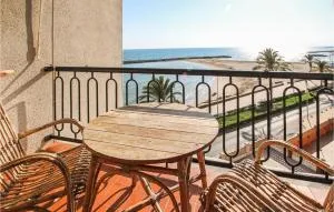 4 Bedroom Lovely Apartment In Cunit - Cunit