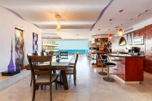 Penthouse in Cabo - Private Rooftop Pool