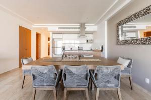 6-8 Guests - Mistiq Cabo