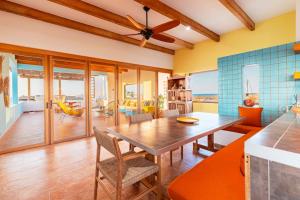 Beachfront Community - Villa 8 Guests