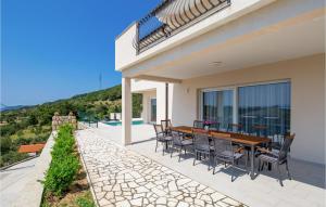 Cozy Home In Mundanije With Wifi