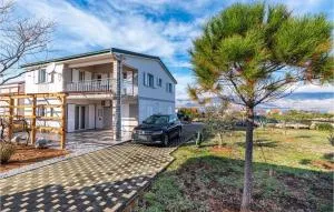 1 Bedroom Nice Apartment In Razanac - Jovići