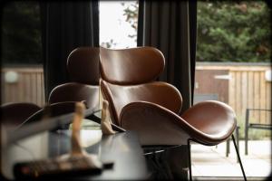 3-Bed, 2-Bath Wembley Apartment with Free Parking