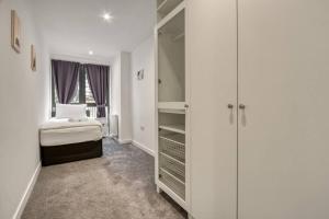 3-Bed, 2-Bath Wembley Apartment with Free Parking