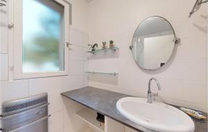 Appartements Nice Apartment In St-Georges-De-Didonne : photos des chambres