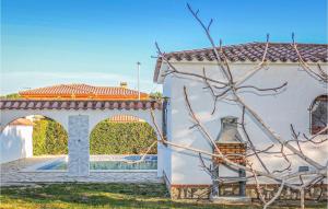 3 Bedroom Gorgeous Home In Miami Platja