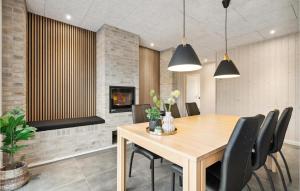 5 Bedroom Lovely Home In Højslev