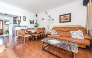 2 Bedroom Stunning Home In Brodarica 