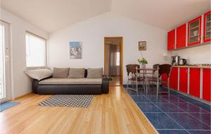 Nice Apartment In Nin With Wifi