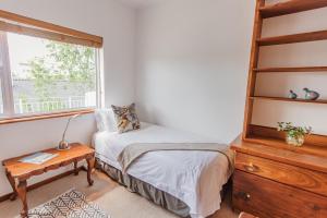 3-Bedroom Penthouse in Stellenbosch for 5 Guests with Stunning Mountain Views