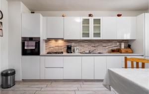 Beautiful Apartment In Sveti Juraj