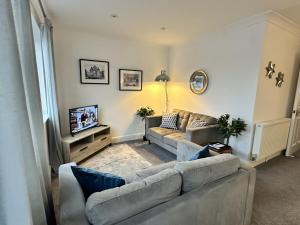 2 BR Apartment in Central Windsor 33A