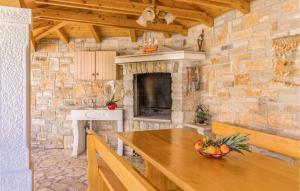 6 Bedroom Cozy Home In Galizana