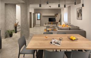 6 Bedroom Cozy Home In Galizana