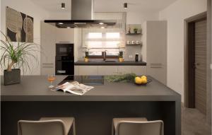 6 Bedroom Cozy Home In Galizana 