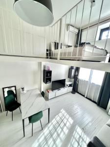 Vercelli-Solari, Design district, Metro M1 8min a piedi