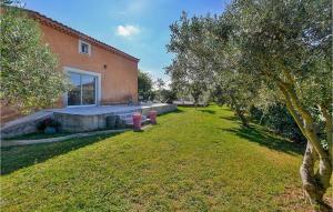 Maisons de vacances Stunning Home In Saint Martin De Crau : photos des chambres